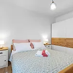شقة 3 Bedroom Lovely In