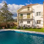 3 Bedroom Lovely In * شيبينيك