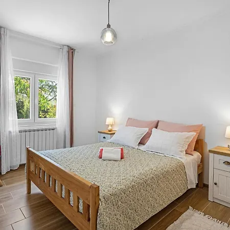 3 Bedroom Lovely In Lejlighed Šibenik