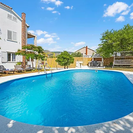 Apartment 3 Bedroom Lovely In Sibenik