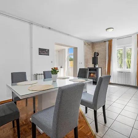 Apartmán 3 Bedroom Lovely In