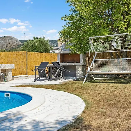 3 Bedroom Lovely In Apartment Sibenik