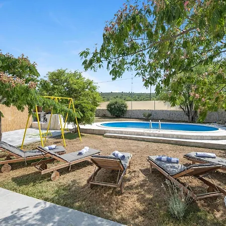 Apartment 3 Bedroom Lovely In