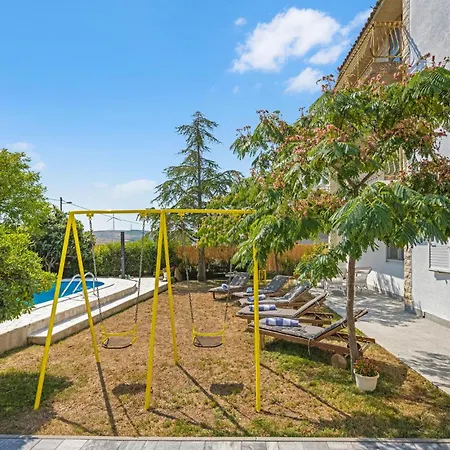 3 Bedroom Lovely In Apartment Sibenik