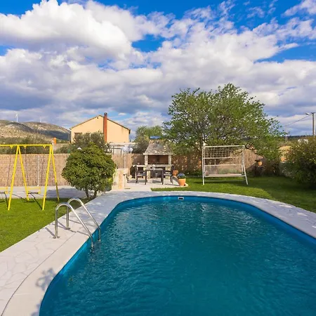 3 Bedroom Lovely In
