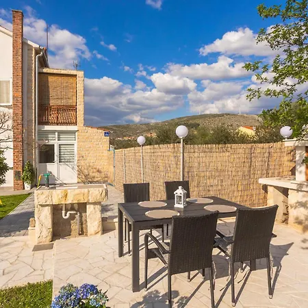 3 Bedroom Lovely In Apartment