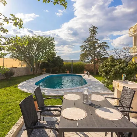 3 Bedroom Lovely In Šibenik