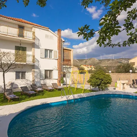 3 Bedroom Lovely In Apartment Sibenik