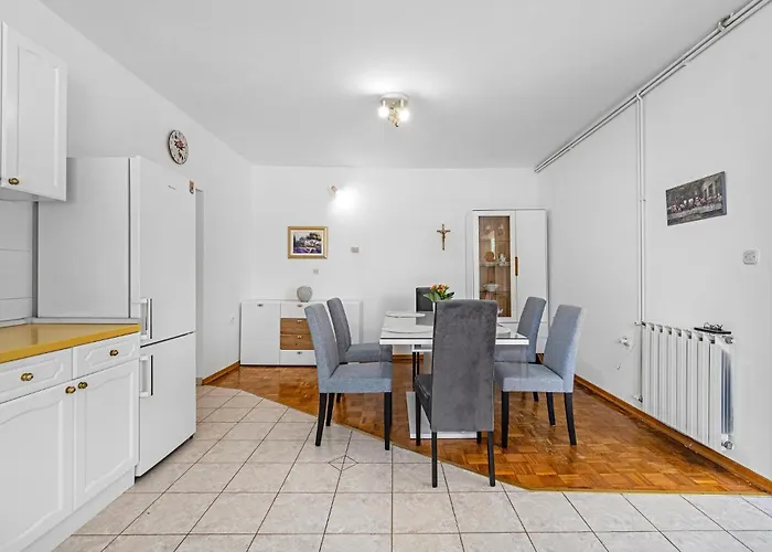 Daire 3 Bedroom Lovely In