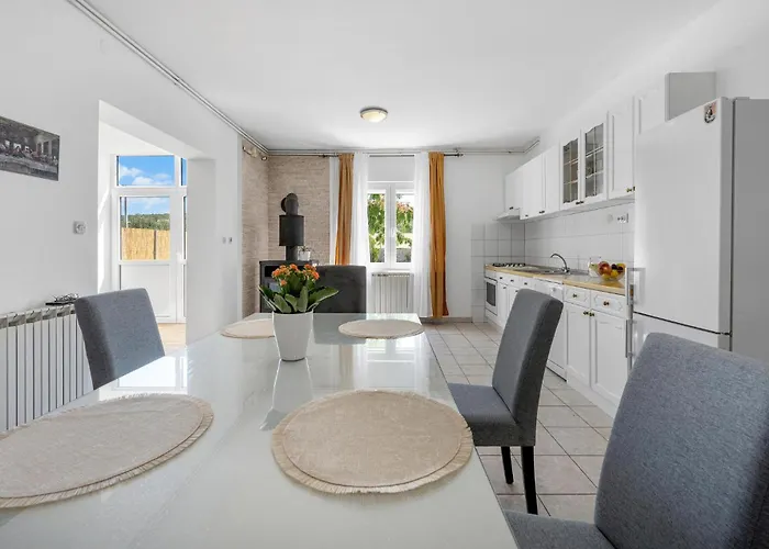 3 Bedroom Lovely In Daire Šibenik