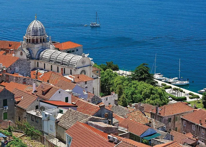 Daire 3 Bedroom Lovely In Šibenik